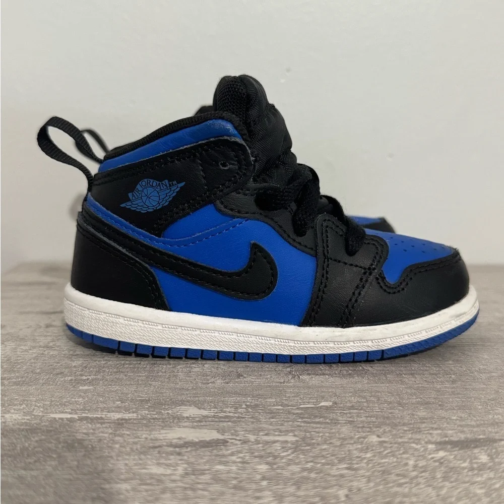 Nike Kids Black and Blue Sneakers